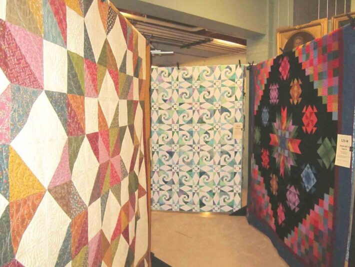 Display Quilts 1 - Unique Ideas on How To Display Quilts That Makes Lovely Home Décor
